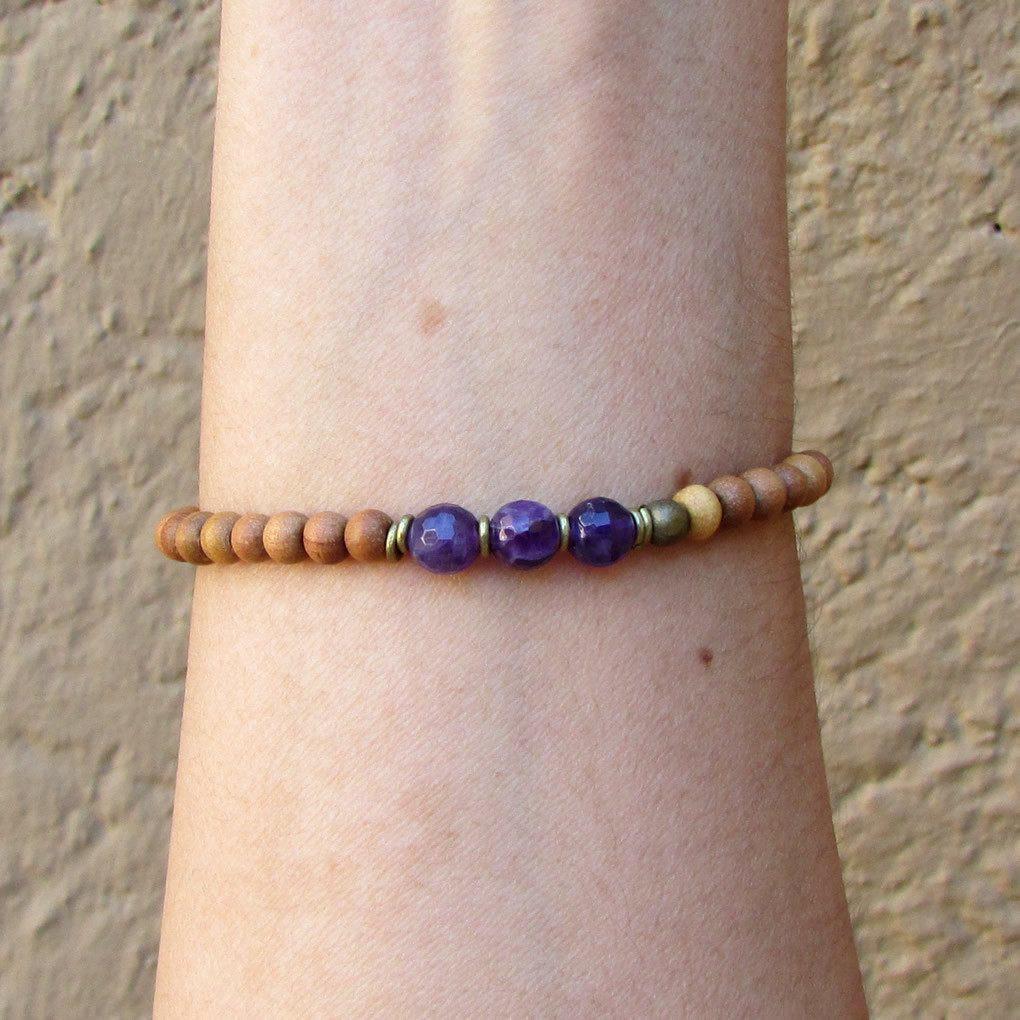 Bracelets - Focus - Seventh Chakra, Sandalwood And Genuine Amethyst Mala Bracelet